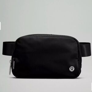 NWOT Lululemon Everywhere Belt Bag 1L (Black)